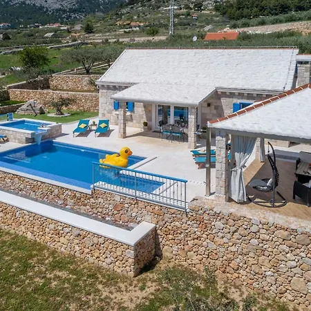 Blue Sky Вилла Бол