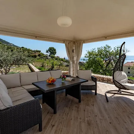 Blue Sky Villa Bol