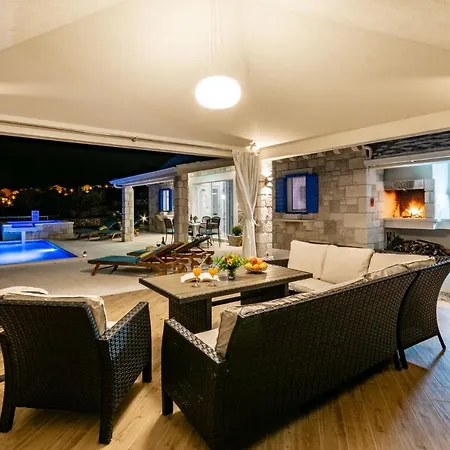 Blue Sky Villa *