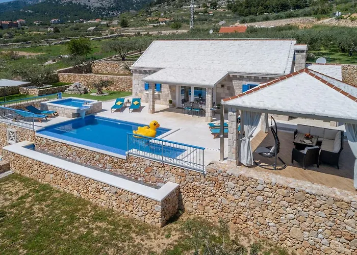 Blue Sky Villa Bol