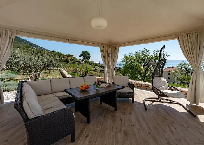 Blue Sky Villa Bol