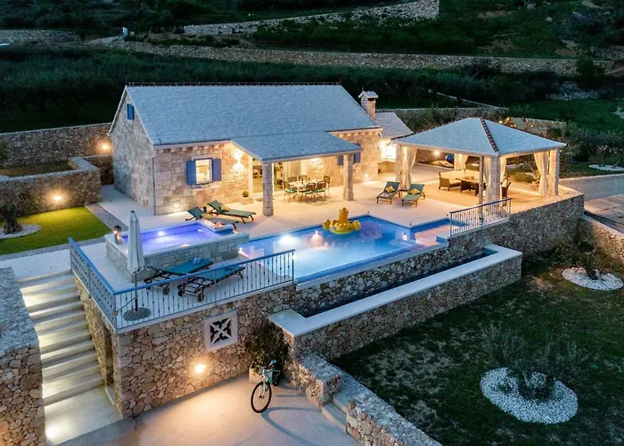 Blue Sky Villa Bol